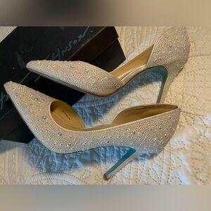 Elegant Pearl-Embellished Women's Heels